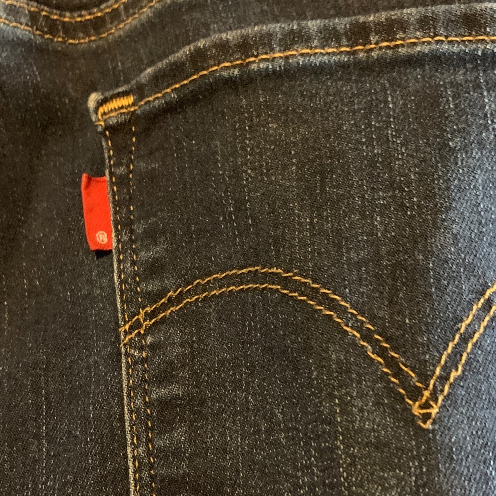 Women’s Dark Blue Levi Jeans - Picture 5 of 6
